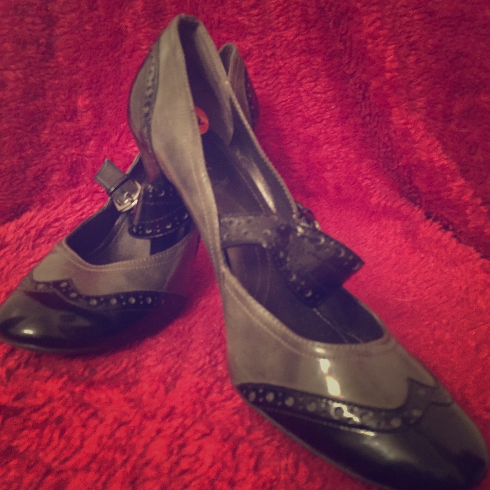 Women's 2Tone Mary Jane Pumps Size 9.5